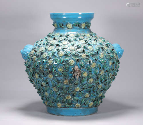 Ming Dynasty Chenghua fahua color carved porcelain pot