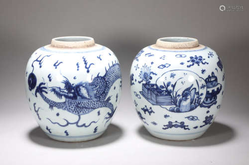 Two pieces of porcelain in Qing Dynasty