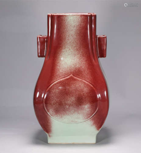Qianlong red glazed vase in Qing Dynasty