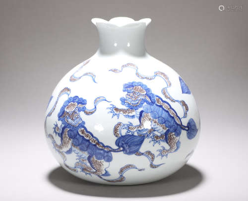 Qing Dynasty Qianlong blue and white underglaze red butterfl...
