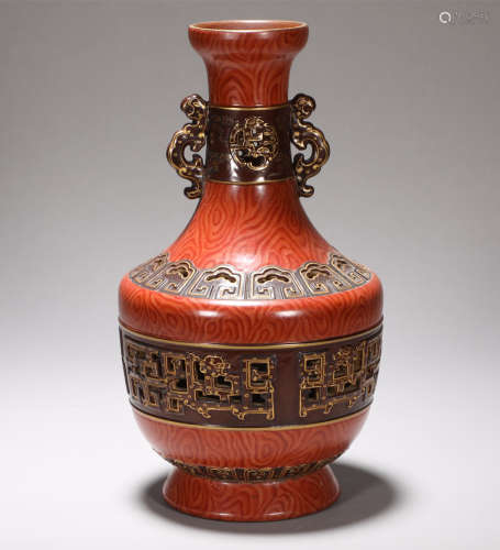 Qianlong hollowed-out gold vase in Qing Dynasty