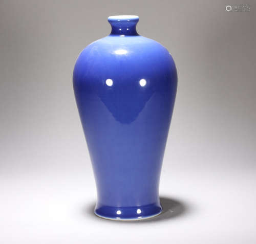 Blue-glazed plum vase for Yongzheng sacrifice in Qing Dynast...