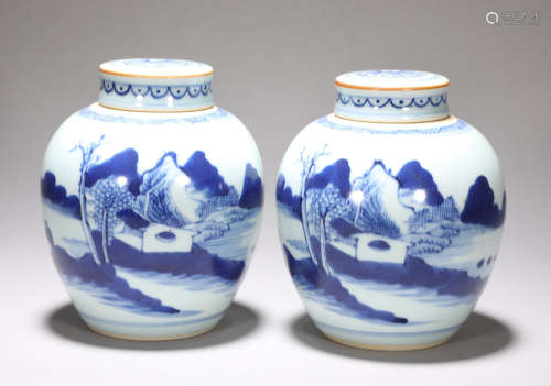 A pair of blue and white cans in Qing Dynasty.