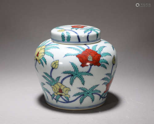 A Doucai Glazed Jar with Cover Chenghua Style