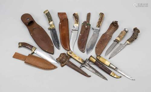 8 hunting knives or driving knives,