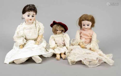 3 dolls with porcelain head, around