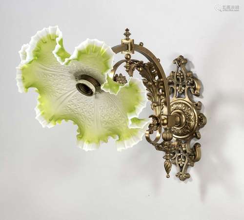 Classicist style sconce with green