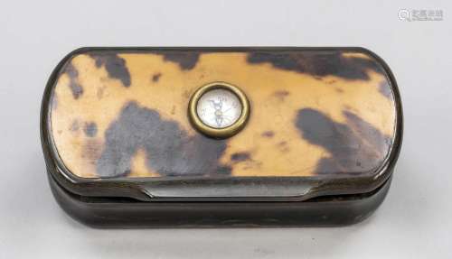 Snuff box with integrated compass,