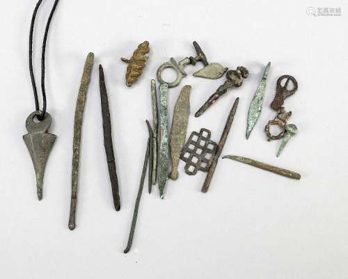 Mixed lot of small parts, antique t
