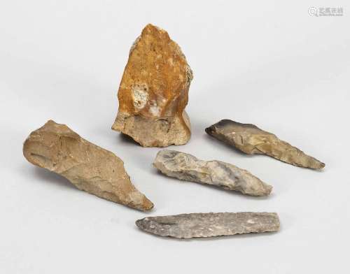 5 stone tools made of flint. 4 x Ne
