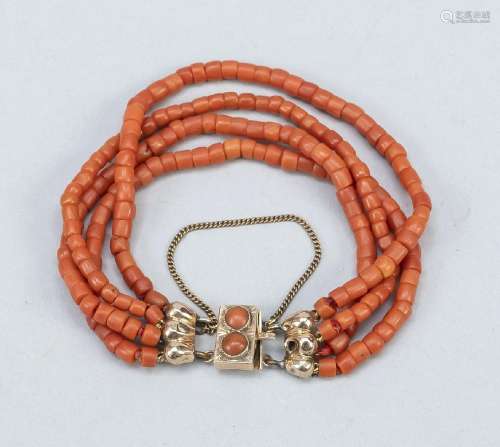 Coral bracelet with box clasp doubl