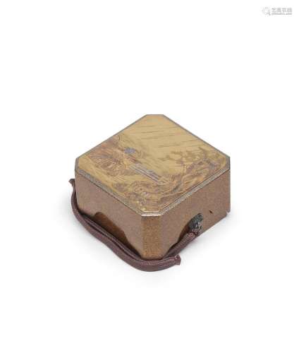 A GOLD-LACQUER SMALL ANGLED SQUARE KOBAKO (BOX FOR STORING I...