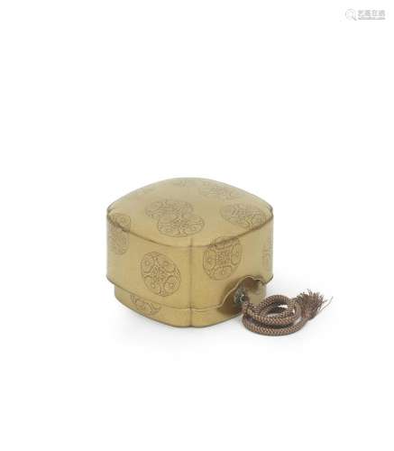 A GOLD-LACQUER ROUNDED SQUARE LOBED KOGO (BOX FOR STORING IN...