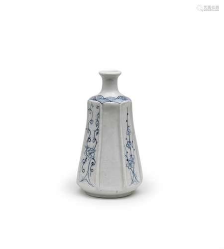 A HEPTAGONAL STONEWARE BLUE-AND-WHITE TOKKURI (SAKE BOTTLE) ...