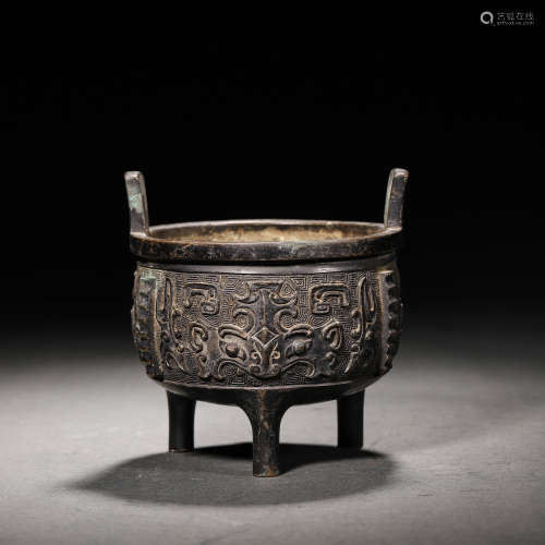 清早期 铜饕餮纹三足鼎式炉
