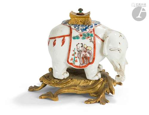 Éléphant en porcelaine de