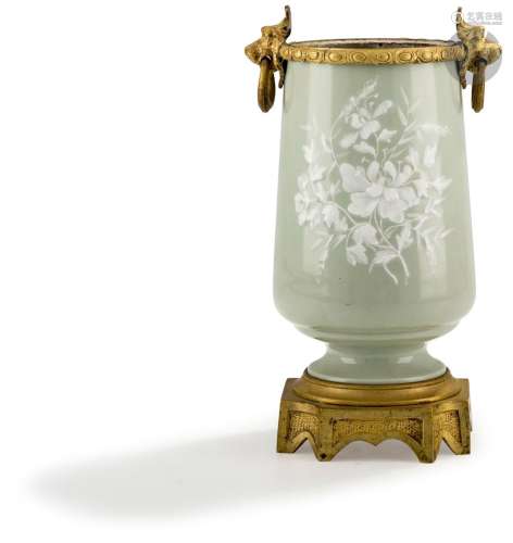 Vase en porcelaine à décor
