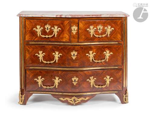 Commode en bois de violette,