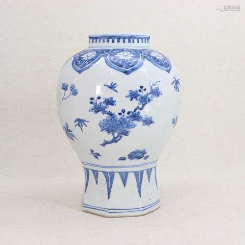 A Chinese blue and white meiping vase,