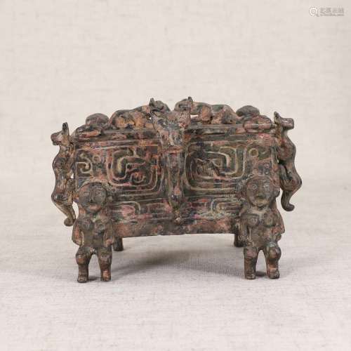 A Chinese bronze vessel,