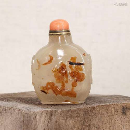 A Chinese agate snuff bottle,