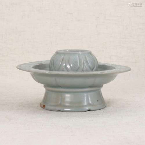 A Korean celadon cup stand,