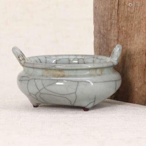 A Chinese ge-type incense burner,