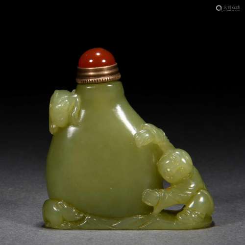 A Chinese Carved Celadon Jade Snuff Bottle