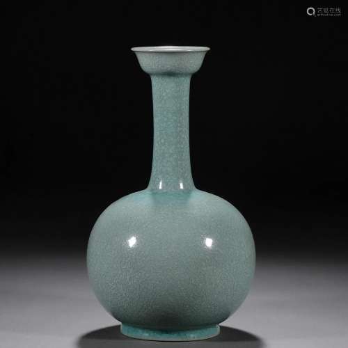A Chinese Guan-ware Bottle Vase