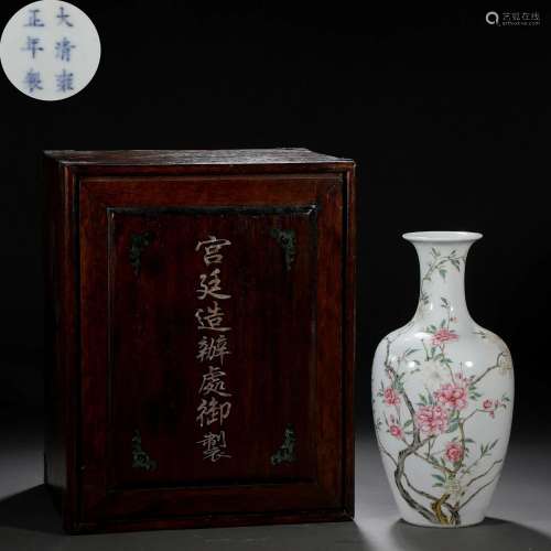 A Chinese Famille Rose Blooms Vase