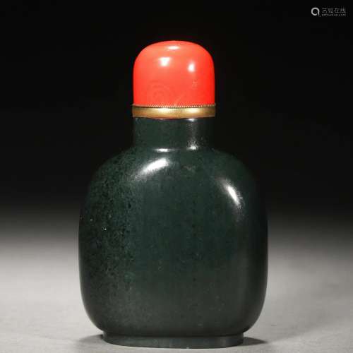 A Chinese Carved Celadon Jade Snuff Bottle