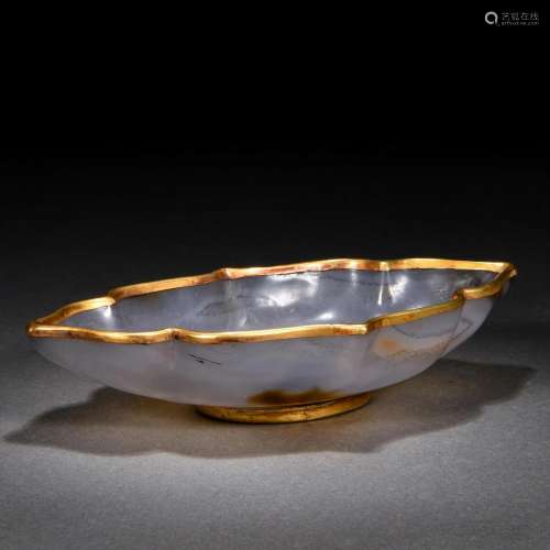 A Chinese Bronze-gilt Mounted Agate Lobed Dish