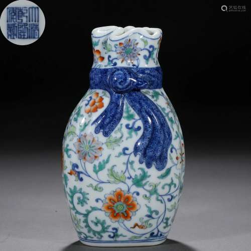A Chinese Doucai Glaze Ribbon Vase