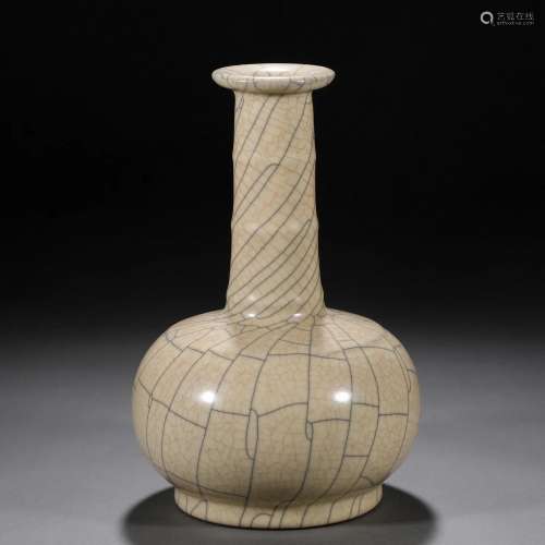 A Chinese Ge-ware Crackle Bottle Vase