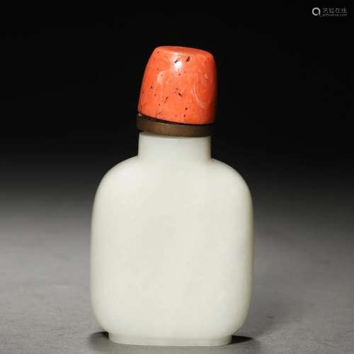 A Chinese Carved Jade Snuff Bottle