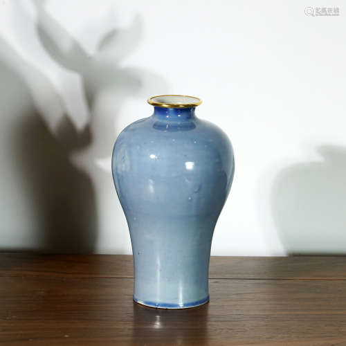 清中期 天蓝釉梅瓶
