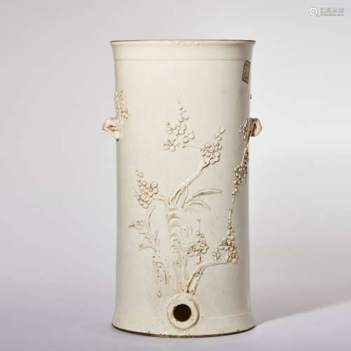十九世纪 漳州窑白釉贴塑花卉水筒