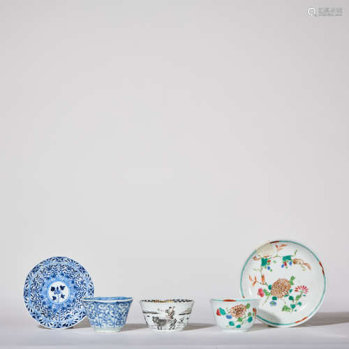 十八世纪 青花、粉彩、墨彩人物花卉纹杯、碟一组五只