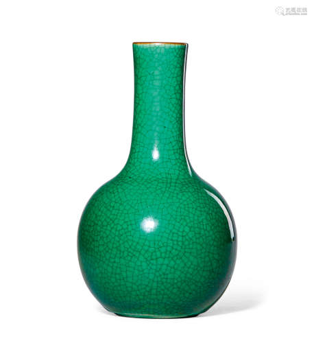清中期 绿哥釉小天球瓶