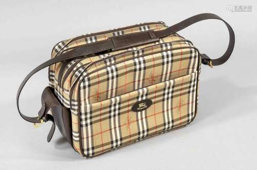 Burberry, spacious businnes bag, tre
