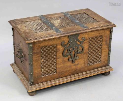 Small chest, end of the 19th century