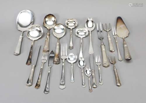 Large cutlery set for eleven to twel