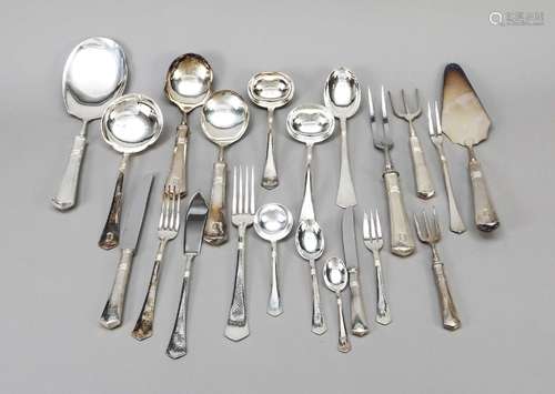 Large cutlery set for eleven to twel