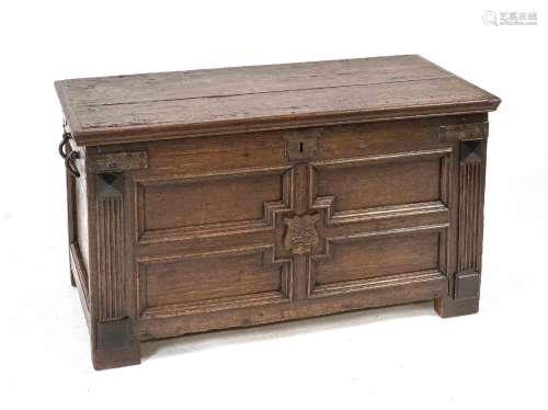 Baroque flat-lidded chest, 18th cent