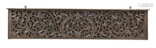 Decorative wall relief with plate bo