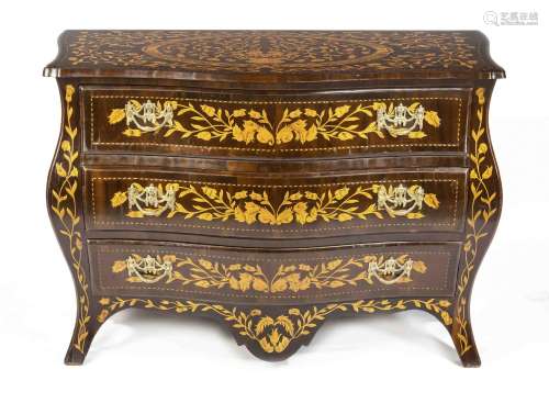 Chest of drawers in Dutch Baroque st