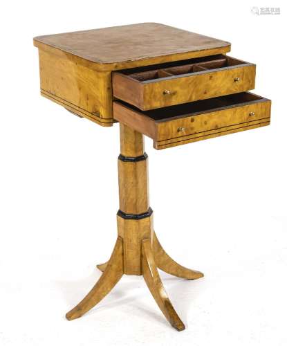 Handcrafted/sewing table in Biederme
