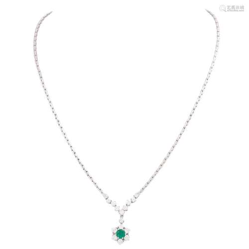 Collier mit Smaragd und Brillanten von zus. ca. 1,2 ct,