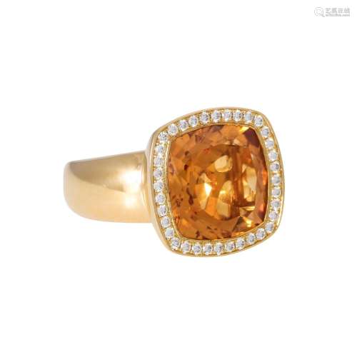 Ring mit Citrin entouriert von Brillanten zus. ca. 0,32 ct,