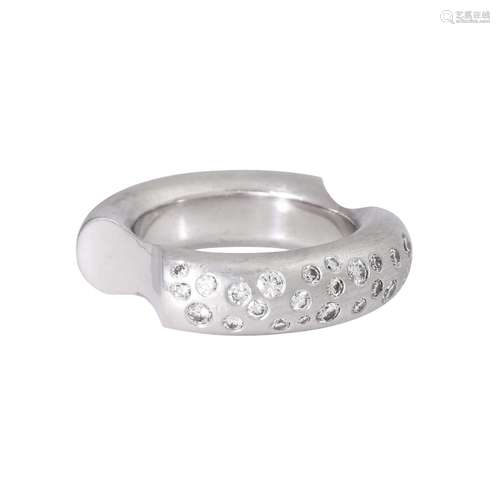 Ring mit 26 Brillanten zus. ca. 0,57 ct (graviert),